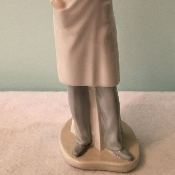 Lladro Nao Figurine, Doctor, Male 13.5" MIB - Picture 7 of 8